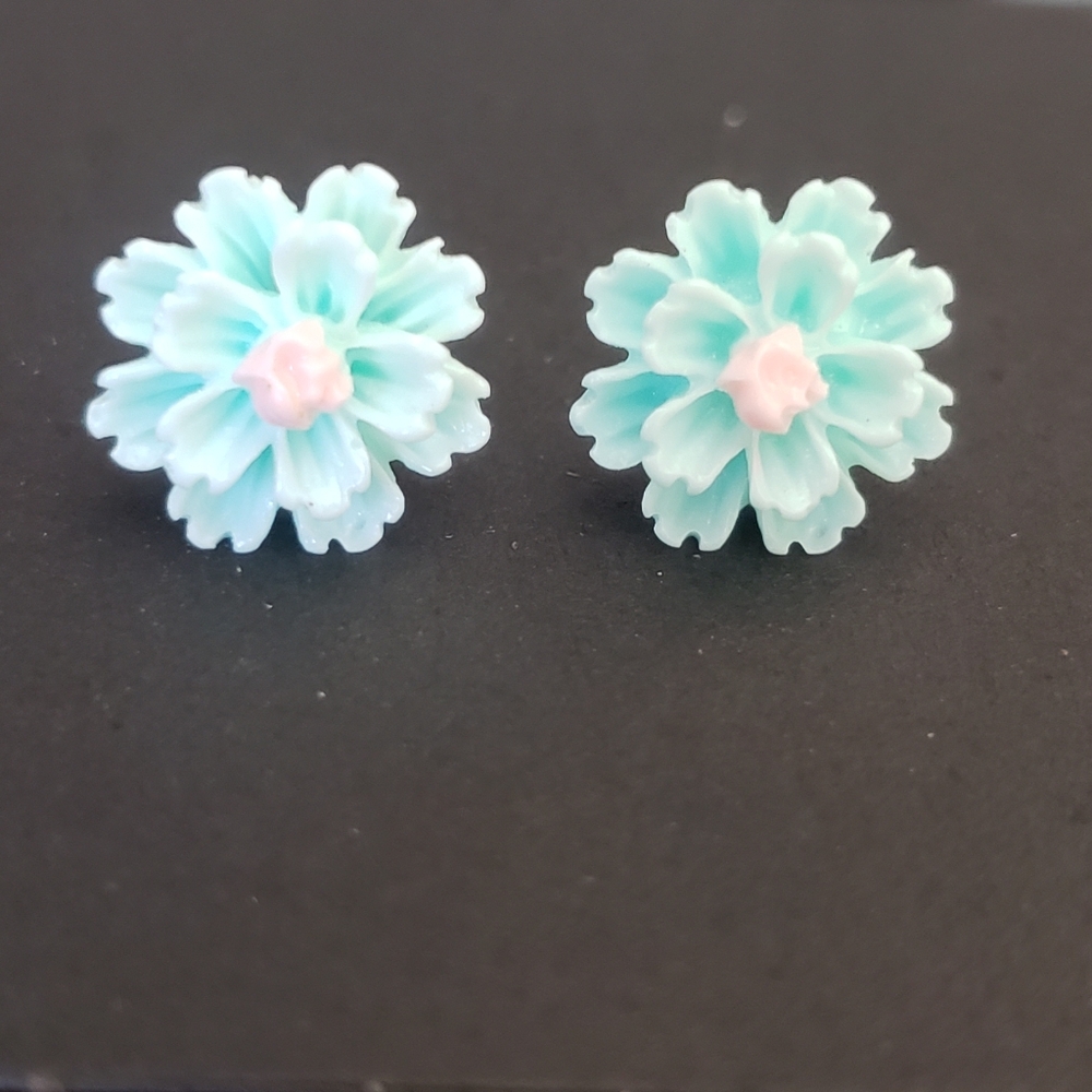 Floral Green and Pink Earrings 💗